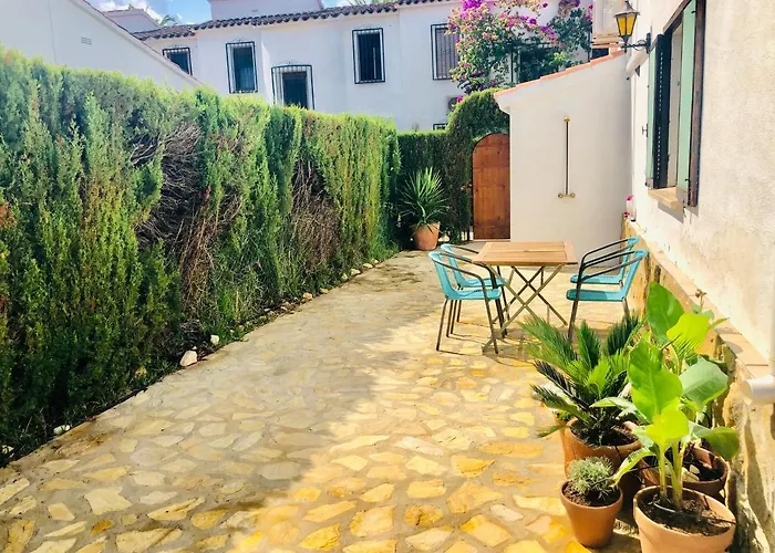Casa Con Jardin En Denia