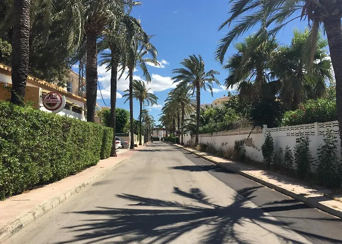 Casa Con Jardin En Denia