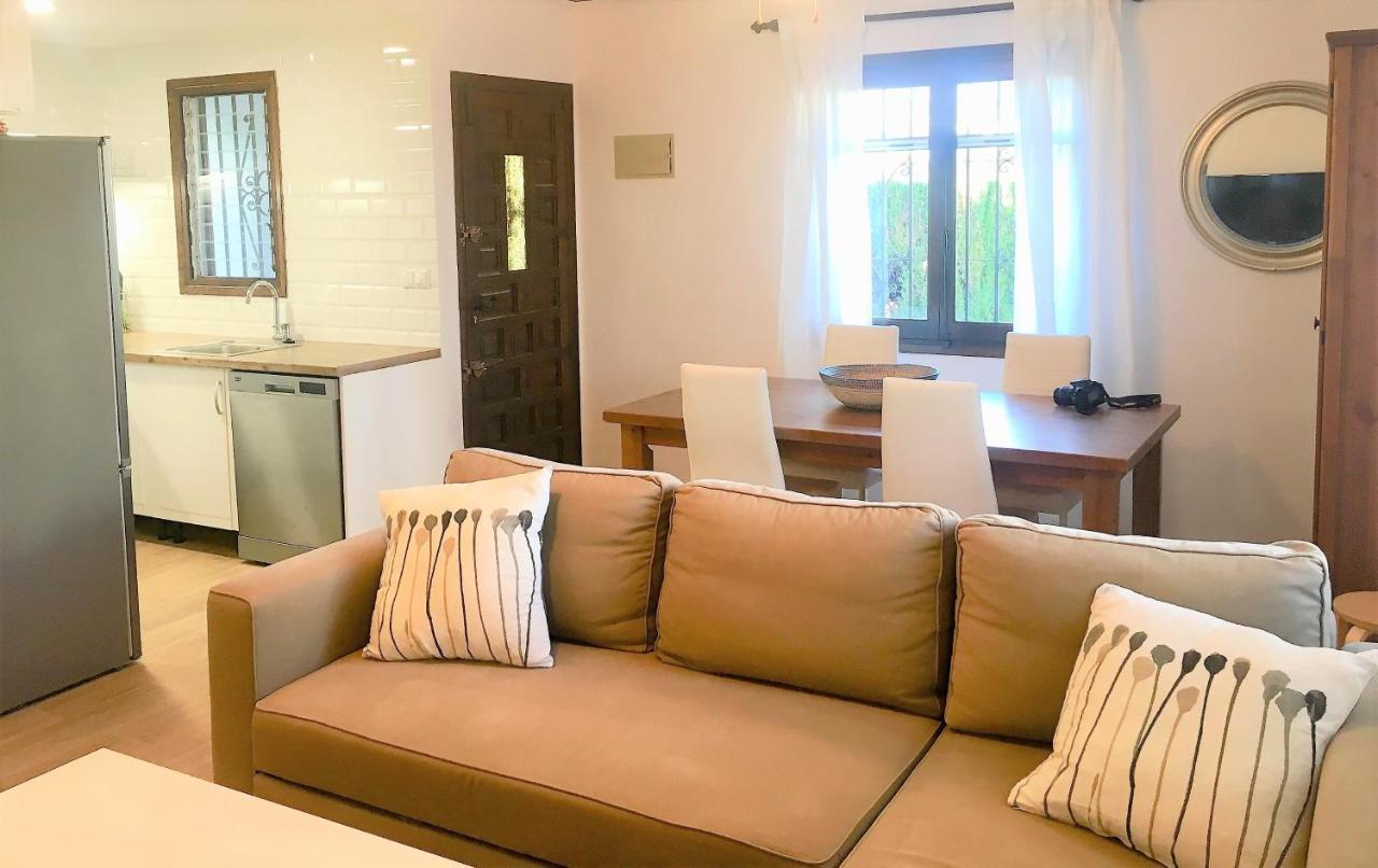 Casa Con Jardin En *
